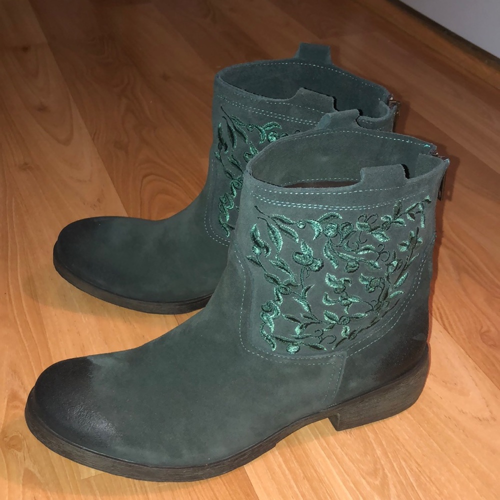 $168 Sundance Agate Boots in teal